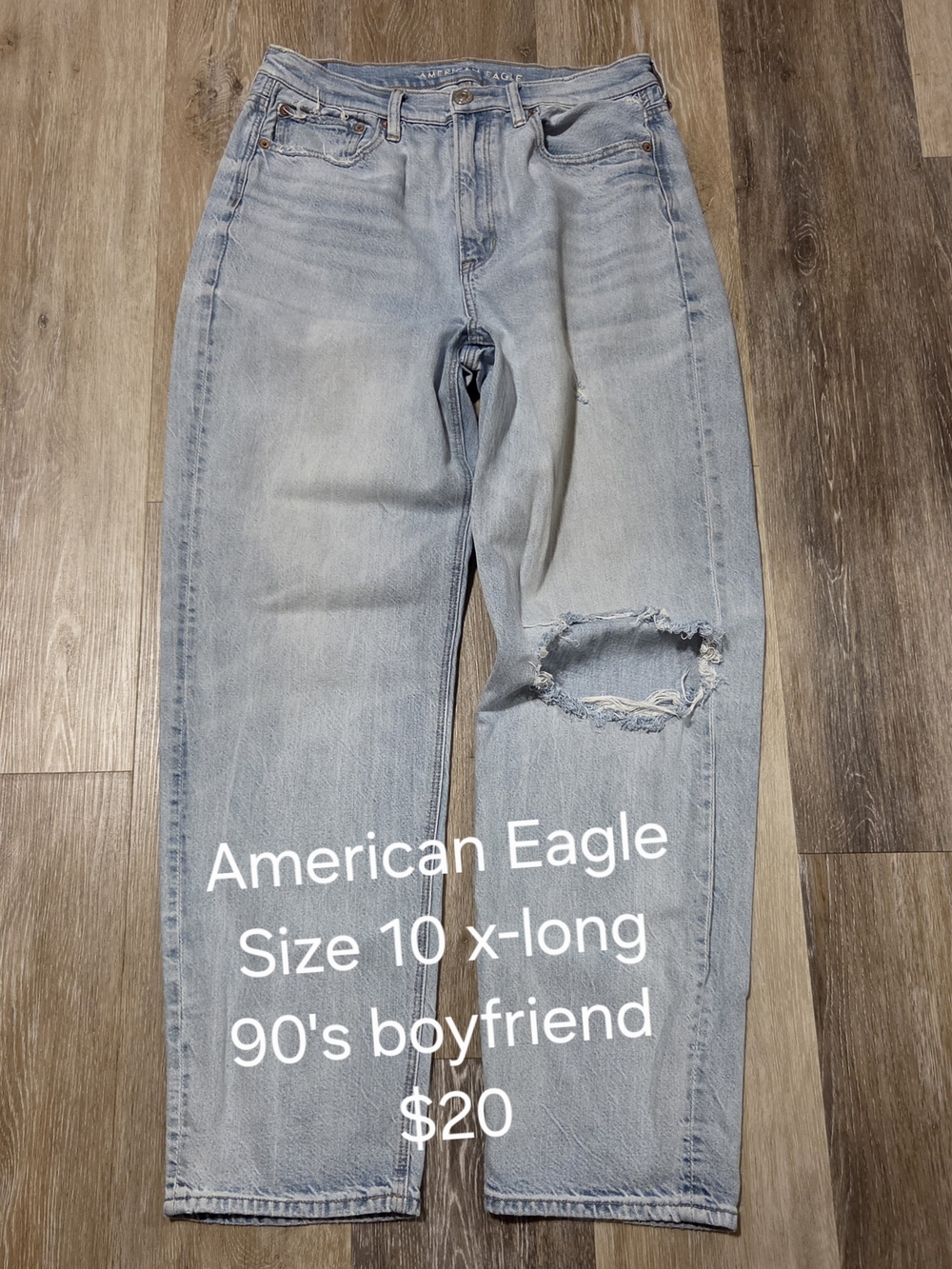 American Eagle Outfitters Light Wash - Light Blue Ripped Style